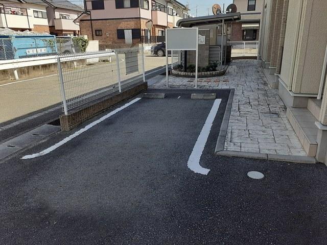 クレーヴェル（104） 駐車場