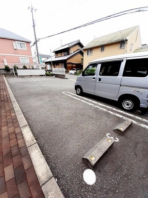 エンジェルミタニ（102） 駐車場