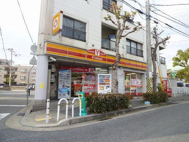 ヤマザキショップ：130m