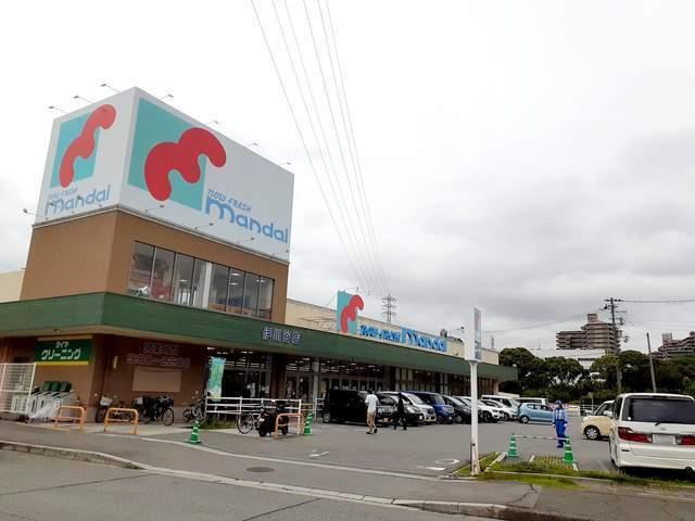 万代伊川谷店：550m