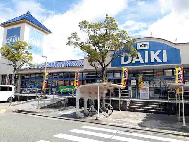 ダイキ三木青山店：740m