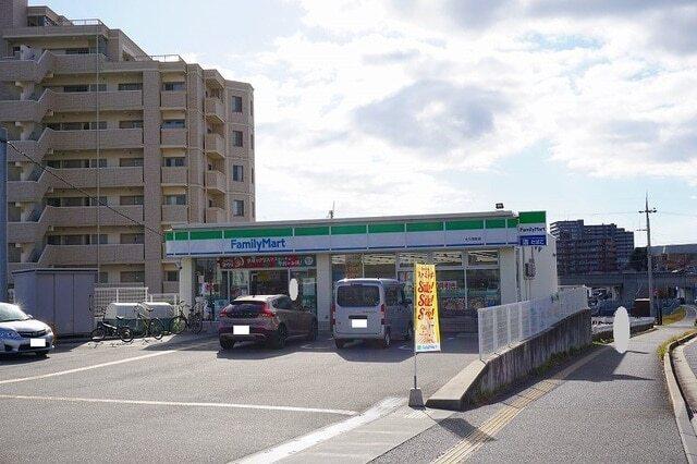 ファミリーマート大久保店：800m