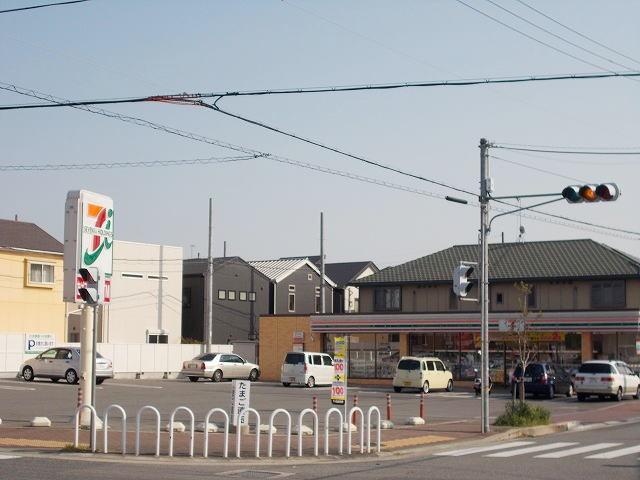 セブンイレブン：300m