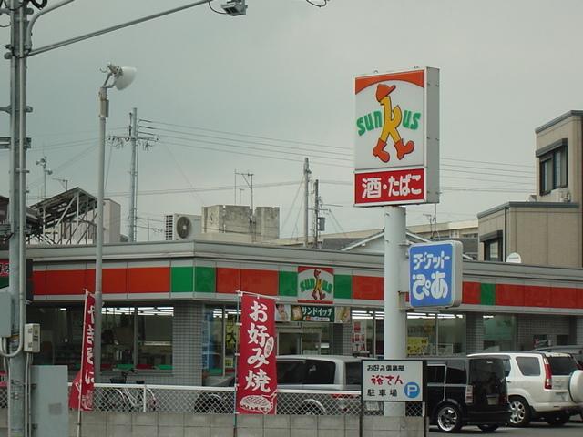 サンクス（コンビニ）：110m