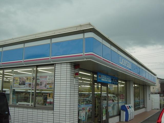 ローソン（コンビニ）：700m