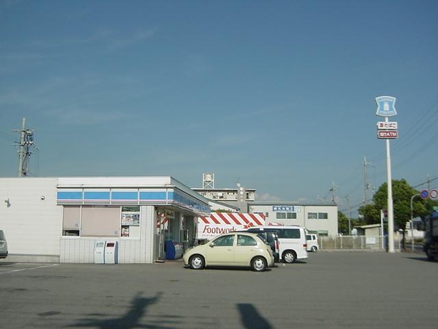 ローソン（コンビニ）：600m