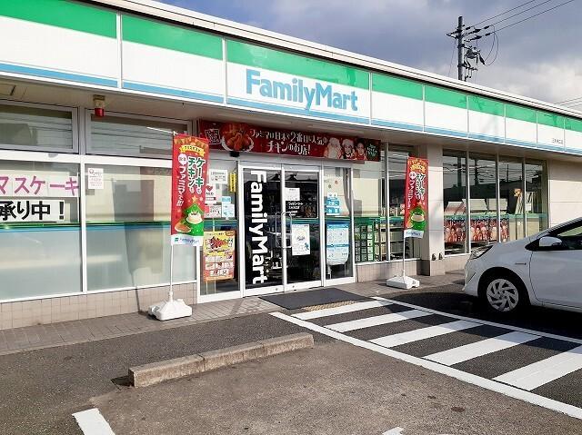 ファミリーマート　三木末広店：330m