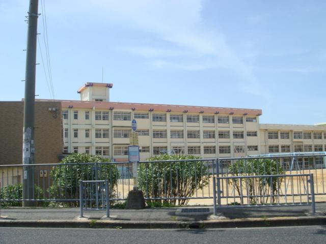 小学校：900m