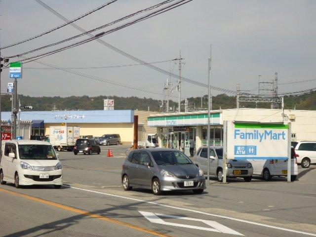 ファミリーマート三木末広店：674m