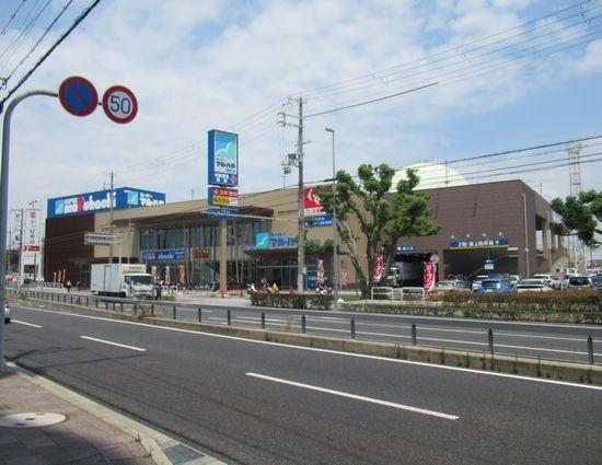 スーパーマルハチ硯町店：524m
