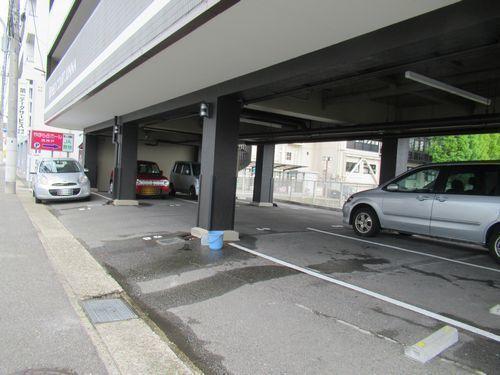 神戸市西区伊川谷町潤和マンション 駐車場