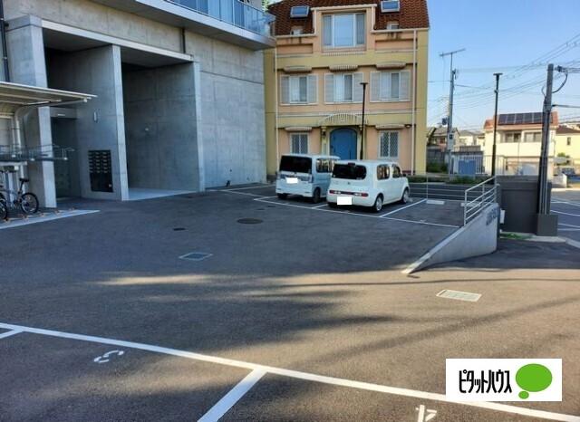 明石市東野町マンション 駐車場
