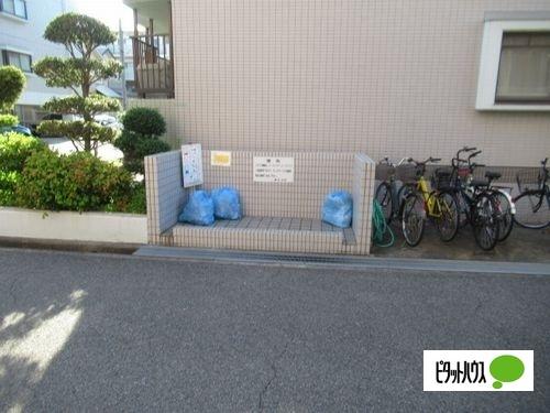 明石市小久保マンション 駐車場