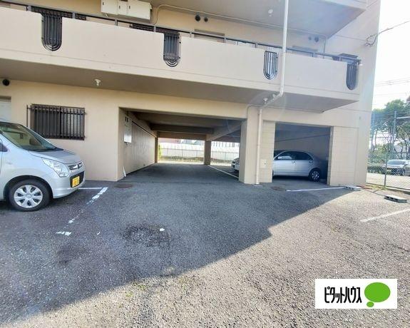 神戸市西区南別府マンション 駐車場