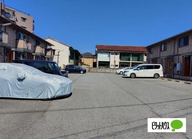 ウィルコート明石 駐車場
