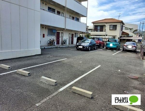 神戸市西区王塚台マンション 駐車場