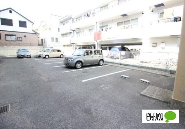 神戸市西区王塚台マンション 駐車場