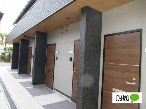 明石市上ノ丸アパート エントランス