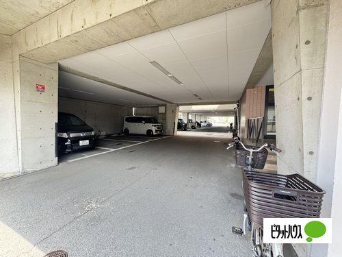 明石市硯町マンション 駐車場