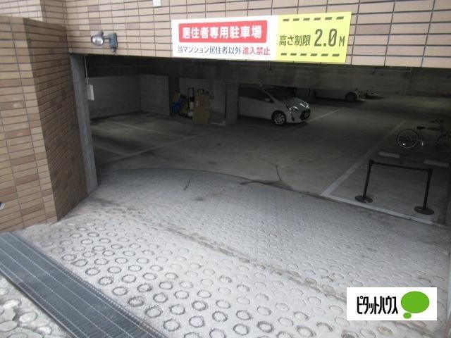 シンワ・メゾン伊川谷 駐車場