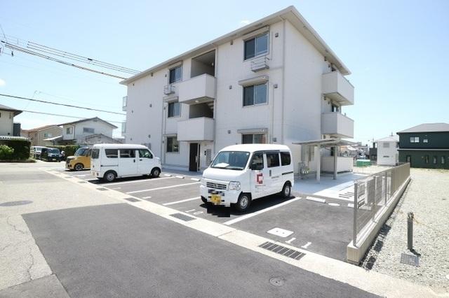 レ リヤン ファミリオⅧ（103） 駐車場