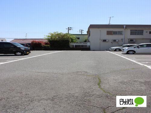 神戸市西区玉津町高津橋マンション 駐車場