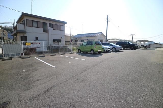 サニープレイス塩屋台（201） 駐車場