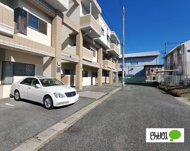 神戸市西区南別府マンション 駐車場
