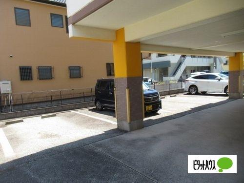 明石市魚住町清水マンション 駐車場