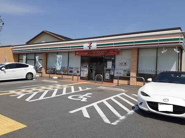 セブンイレブン三木加佐店：270m