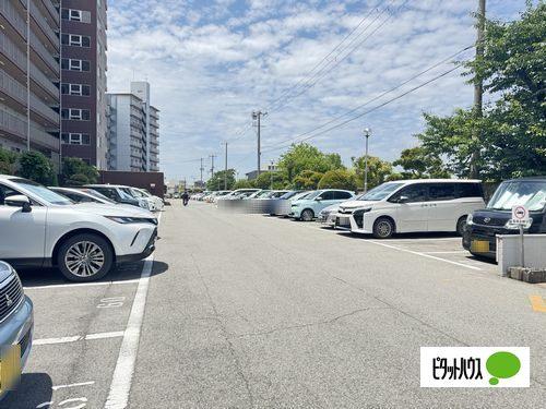 明石市茶園場町中古マンション 駐車場