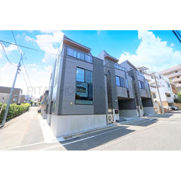 【「職＆育＆住」近接 「東雪谷」の新築戸建】角地を含む3棟現場です(B号棟：中央)。