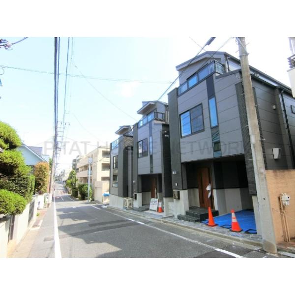 【「職＆育＆住」近接 「東雪谷」の新築戸建】角地を含む3棟現場です(C号棟：右)。