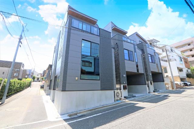 【「職＆育＆住」近接 「東雪谷」の新築戸建】角地を含む3棟現場です(C号棟：右)。