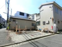 【「職＆育＆住」近接 品川「荏原」の新築戸建】南東角地にて陽当たり良好な住環境です(北東道路から撮影)。