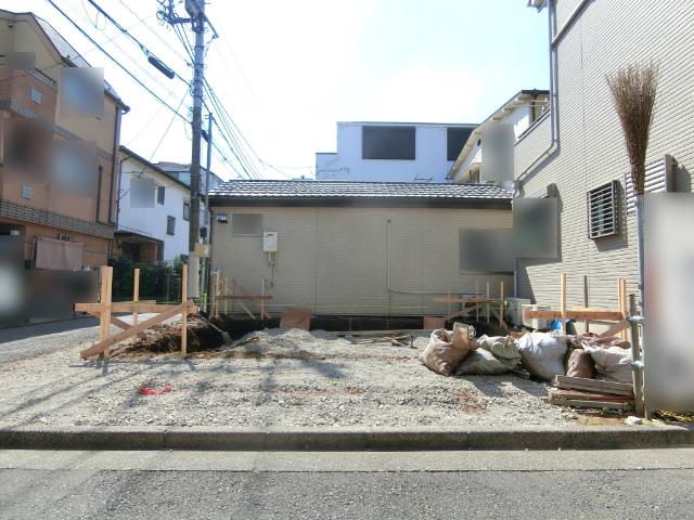 北東側間口は約4.93ｍです。