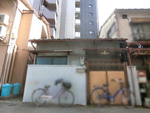 間口は約5.26ｍあります(上物有更地渡し)。