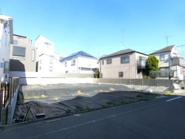 【「職＆育＆住」近接の「千早」エリア 高台＆閑静】南道路にて陽当たり良好です(A区画：左)。