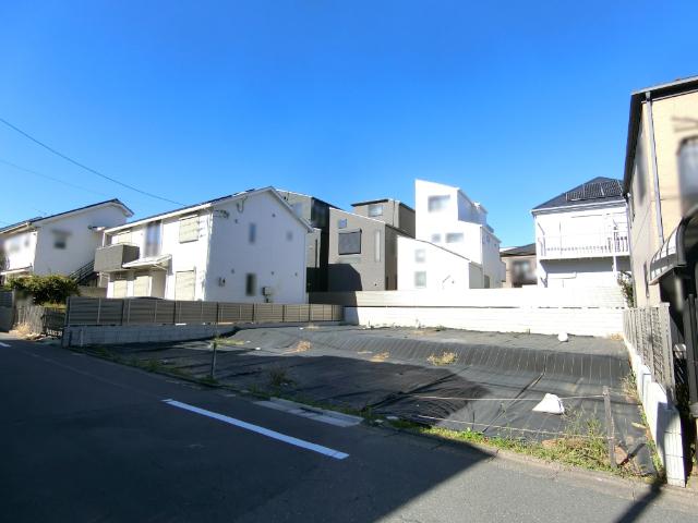 【「職＆育＆住」近接の「千早」エリア 高台＆閑静】南道路にて陽当たり良好です(A区画：左)。