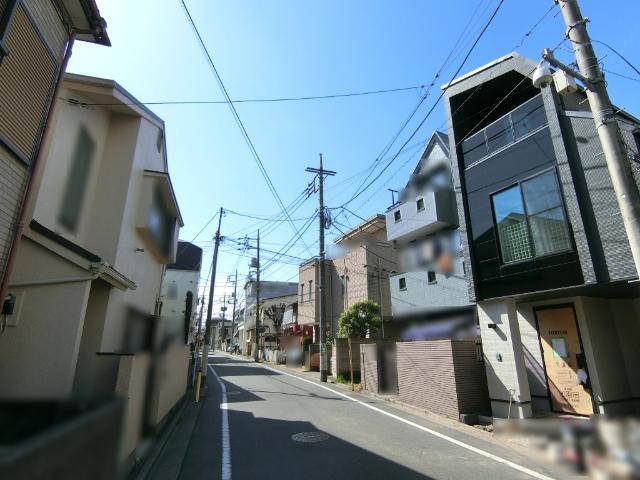 駅近6分立地ながら周辺は落ち着いた雰囲気の住環境です。