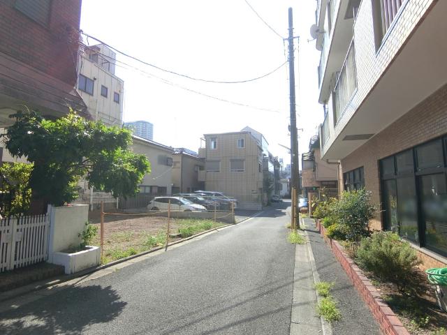 駅近5分立地ながら落ち着いた雰囲気の住環境です。