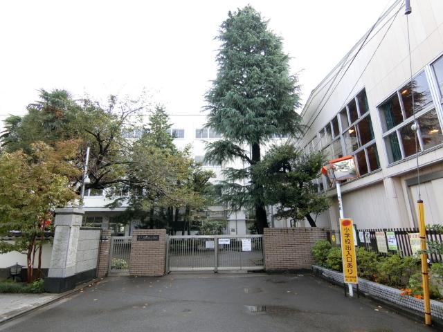 文京区立駒本小学校