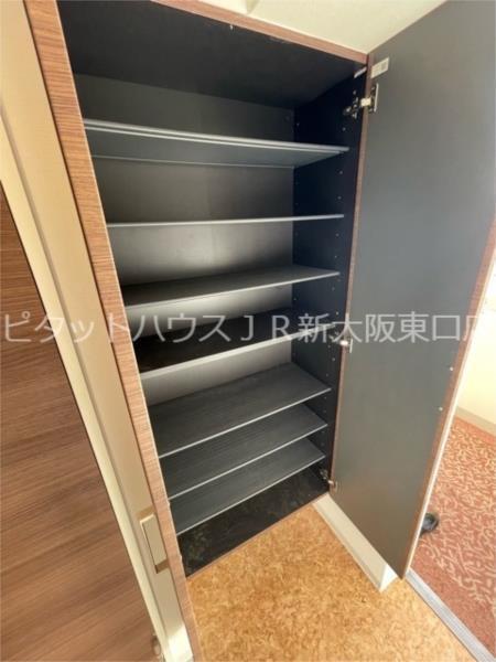 ラグゼ新大阪イーストI 収納