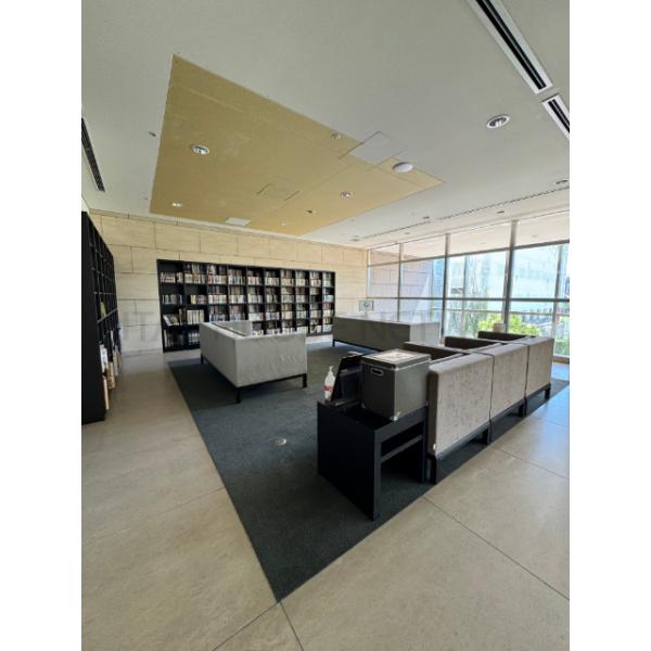 ライブラリーラウンジ