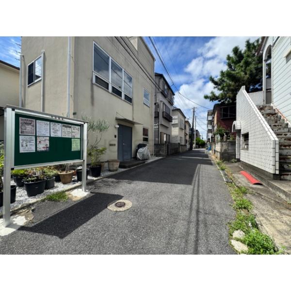 北東側前面道路