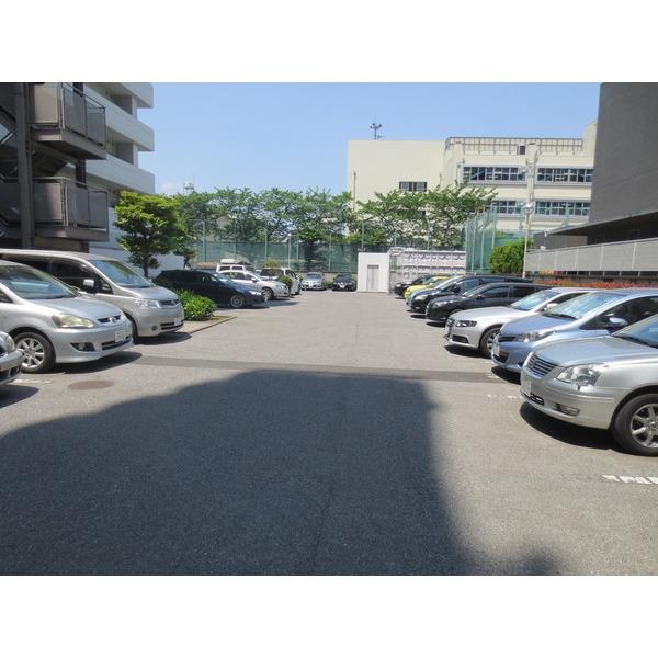 東建ニューハイツ元加賀 駐車場