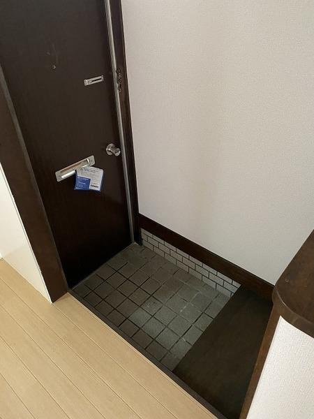 リバーサイド白川 玄関