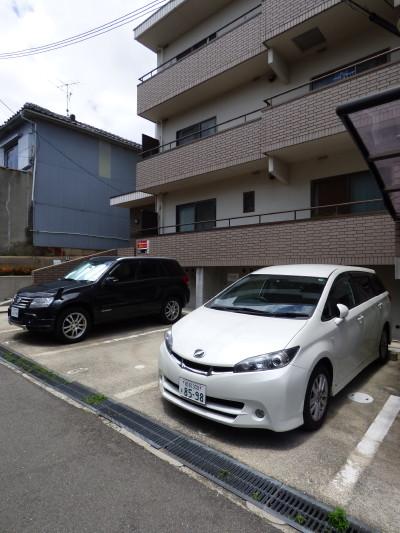 アイマンション長尾町 駐車場
