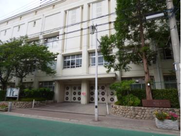 神戸市立板宿小学校：374m