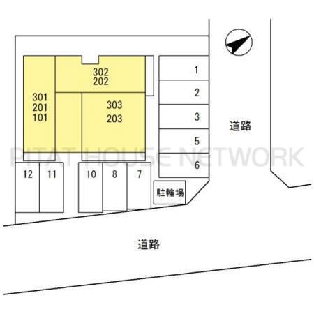 マークスパレス 外観写真2 駐車場